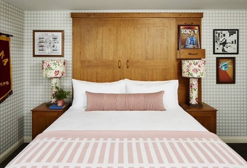 Suite Familiare, Graduate By Hilton Bloomington