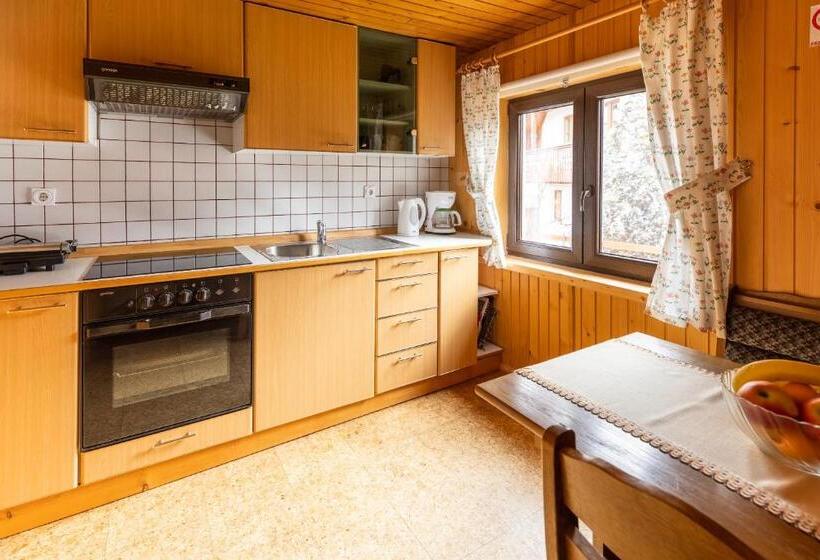آپارتمان 1 خوابه با بالکن, Apartments Pri Urhu