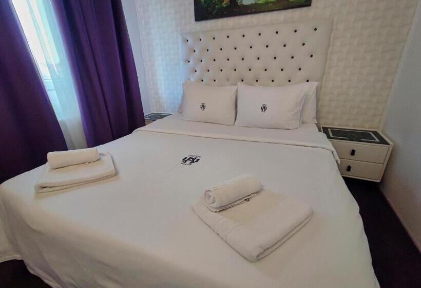 Люкс 3 Спальни, Iris Boutique