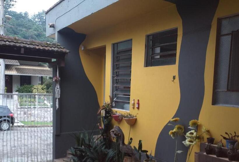 Cama em Quarto Compartilhado, Hostel Lumaria