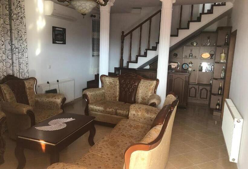 패밀리 룸, Guest House Xhuljon
