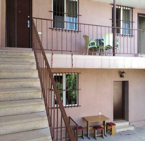اتاق اجرایی سه نفره, Rest Guest House