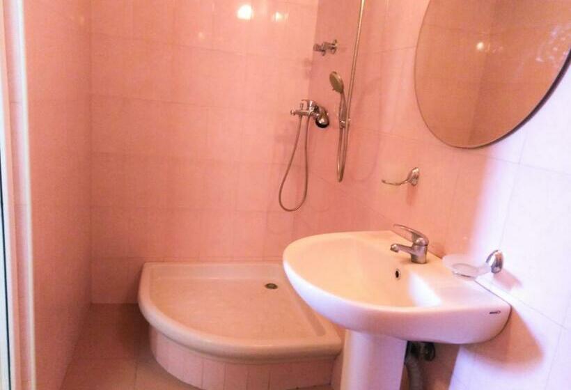 اتاق اجرایی سه نفره, Rest Guest House