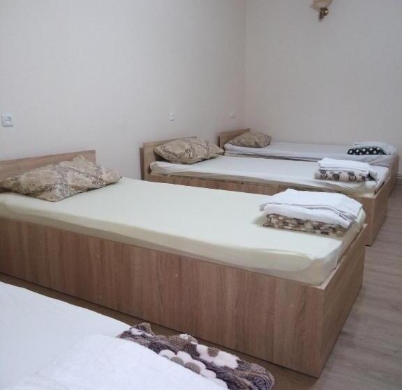 اتاق کلاسیک چهارنفره, Rest Guest House