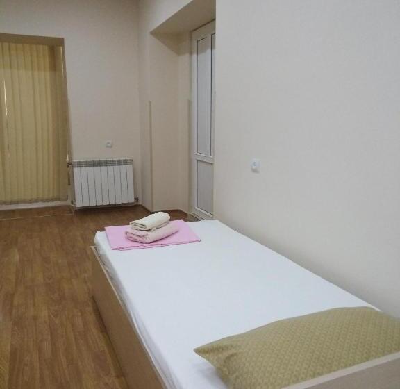 اتاق سوپریور چهار تخته, Rest Guest House