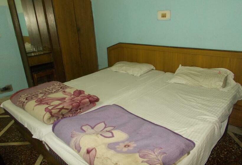 Номер Economy, Economical Rooms Near Triveni Ghat