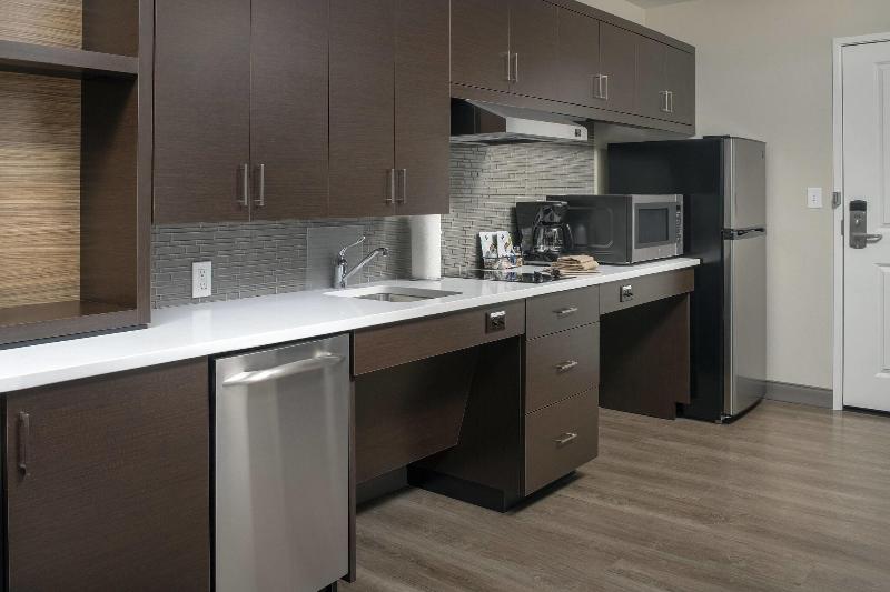 스탠다드 스튜디오 킹침대, Towneplace Suites By Marriott College Park