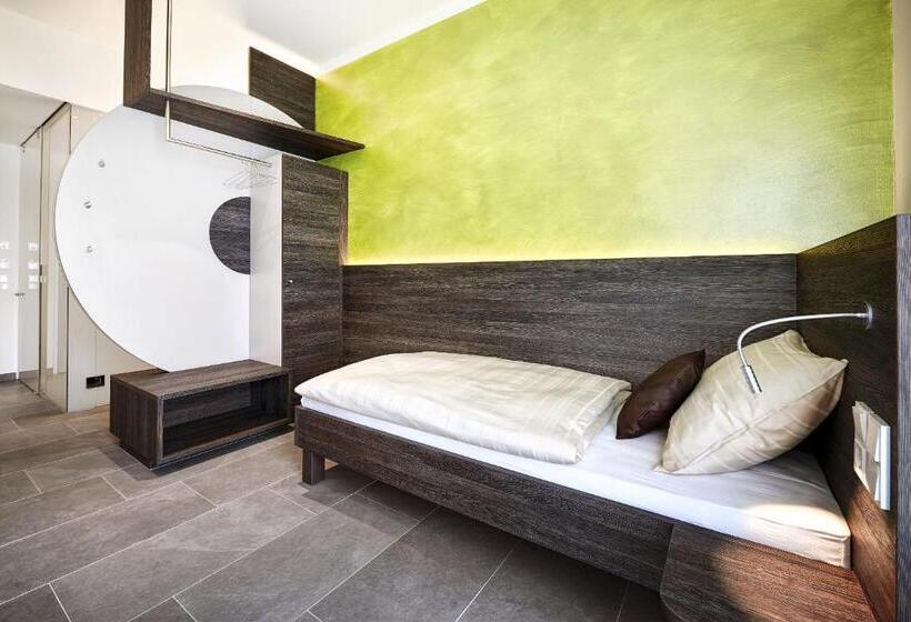 اتاق استاندارد یک نفره, Eee Hotel Traun