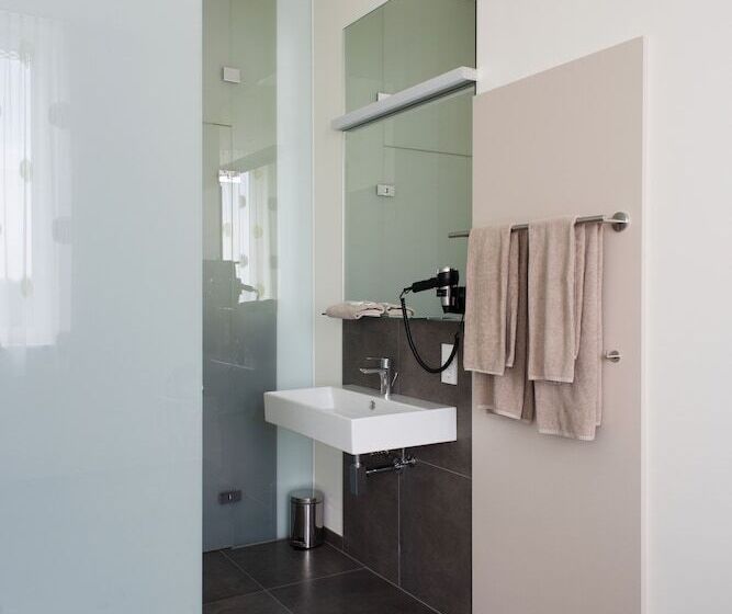 اتاق استاندارد یک نفره, Eee Hotel Traun