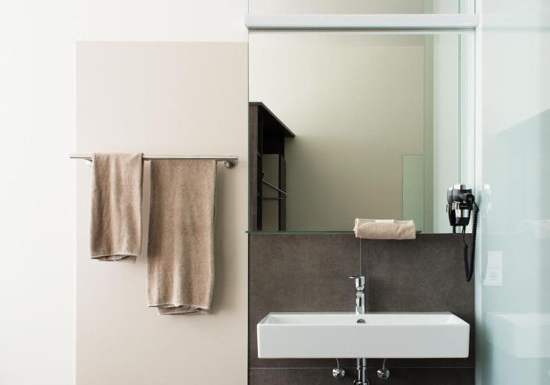 اتاق استاندارد یک نفره, Eee Hotel Traun