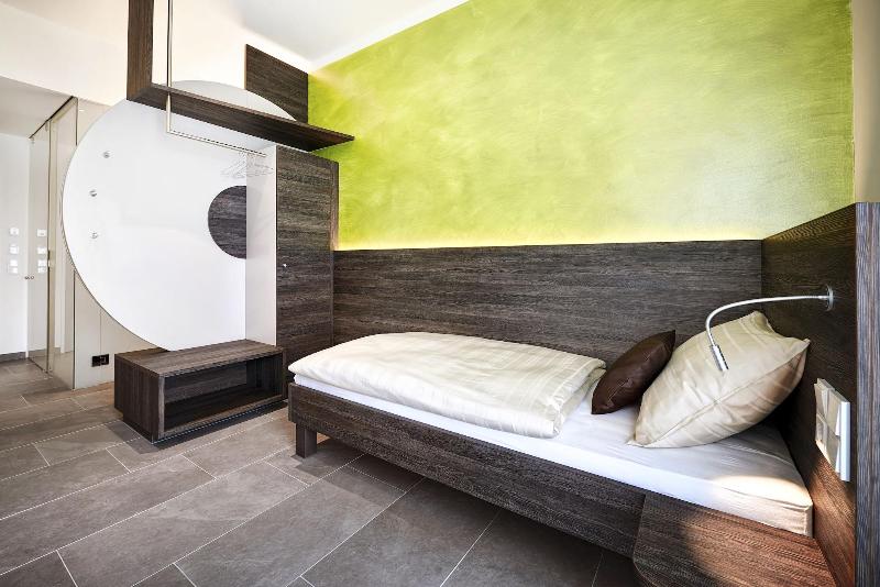 اتاق استاندارد یک نفره, Eee Hotel Traun