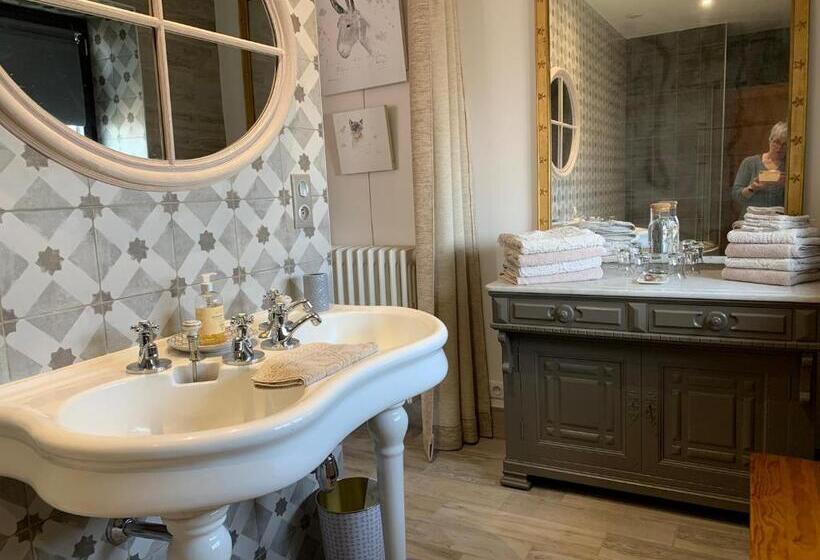 Семейный Номер, Logis De La Roche  Niort  Chauray