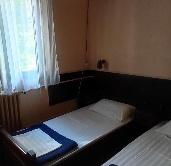 اتاق لوکس, Vila Panonija