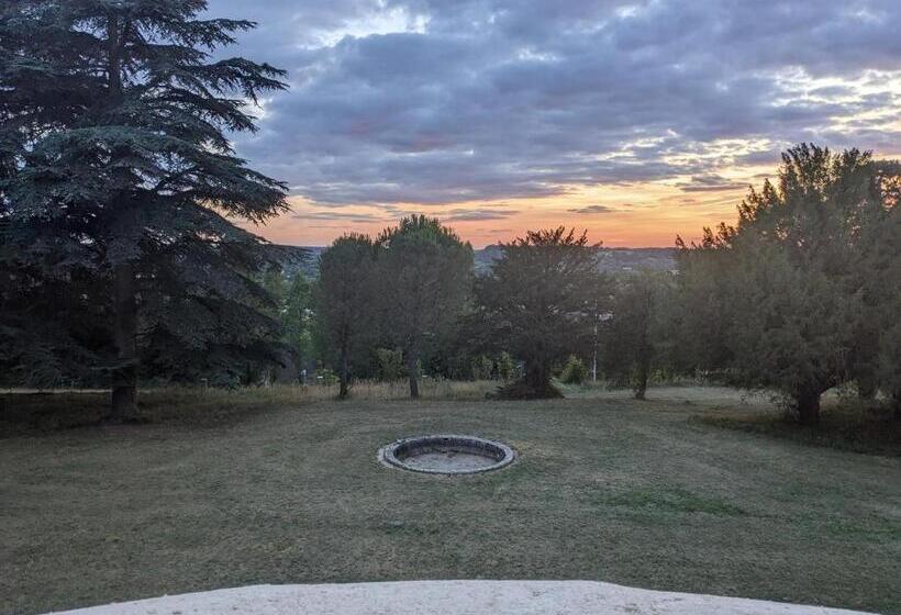 سوئیت با بالکن, Château De La Rocherie