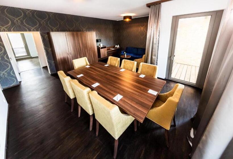 Королевский Люкс, Best Western Plus Royal Suites