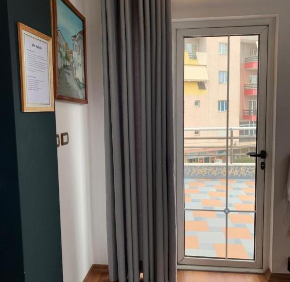 带阳台套房, Vila Topciu