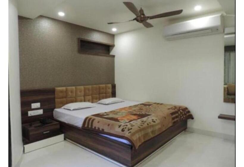 Стандартный Номер Кровать Кинг, Balcony Rooms Overlooking The Main Market