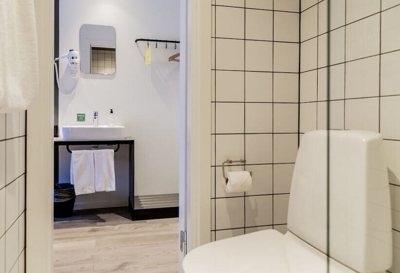Номер Стандарт, Stockholm North By First Hotels