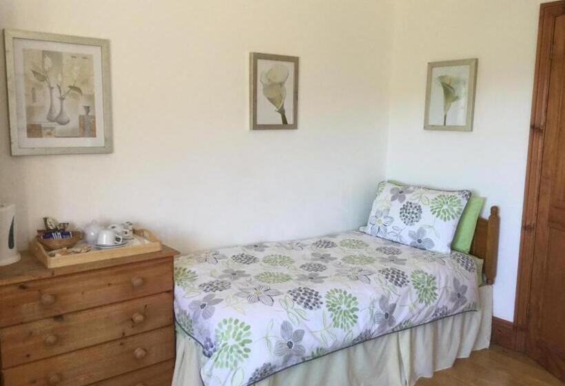 اتاق سه نفره دلوکس با چشم‌انداز دریا, Coombe House B&b