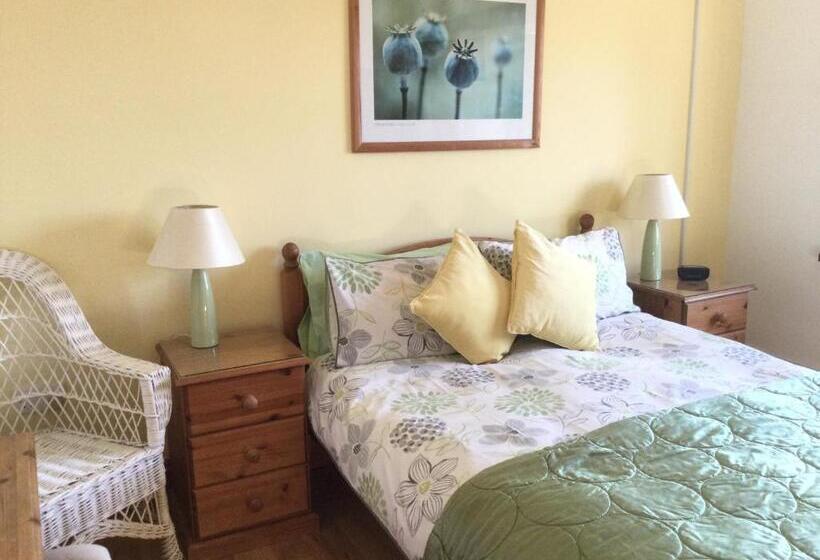 اتاق سه نفره دلوکس با چشم‌انداز دریا, Coombe House B&b