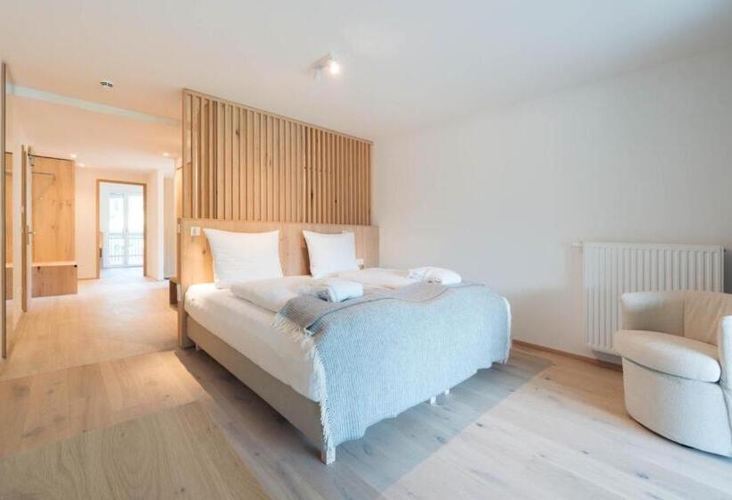 Family Suite, Anett