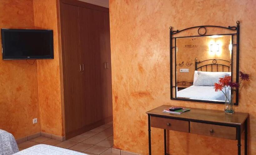 Номер Стандарт Трехместный, Hostal El Lechuguero