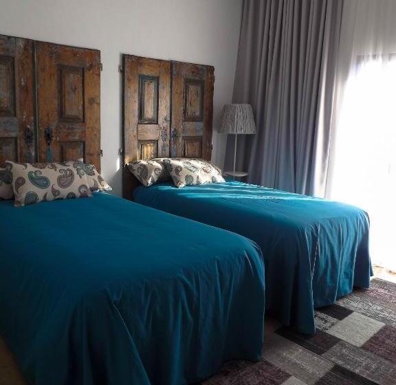 اتاق استاندارد با چشم‌انداز استخر, Dh Country House