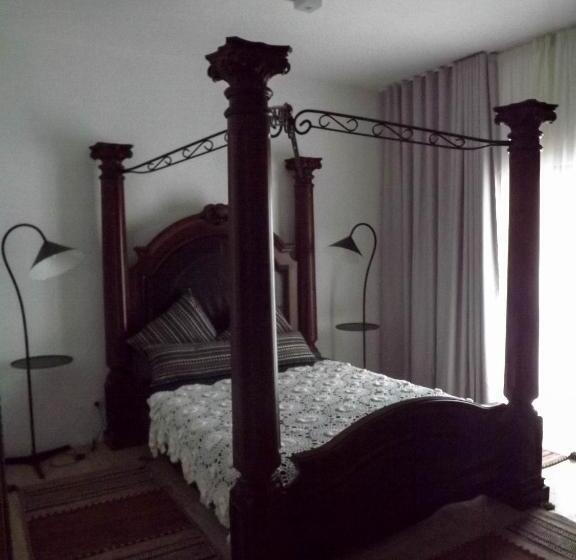 اتاق استاندارد با چشم‌انداز استخر, Dh Country House