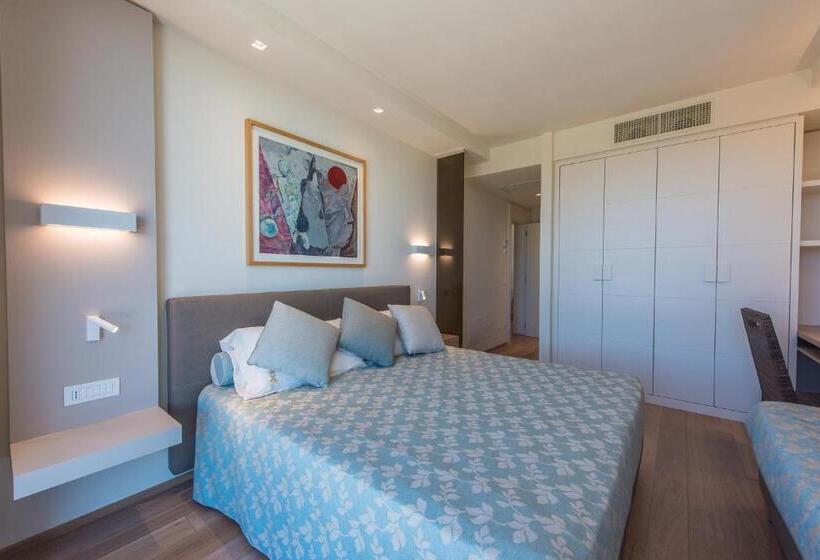 اتاق لوکس با بالکن و چشم‌انداز دریا, Villa Margherita Wellness & Golf   Your Private Punta Ala