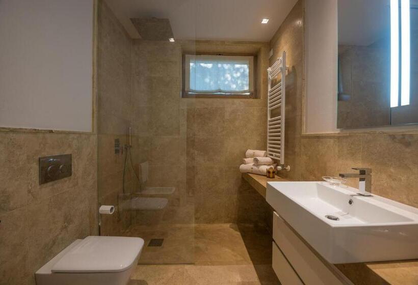 اتاق لوکس با بالکن و چشم‌انداز دریا, Villa Margherita Wellness & Golf   Your Private Punta Ala