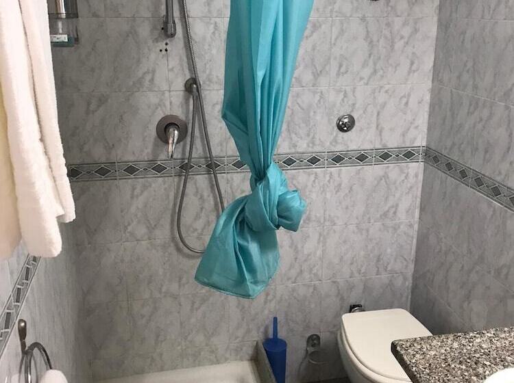 اتاق اکونومی, La Veranda