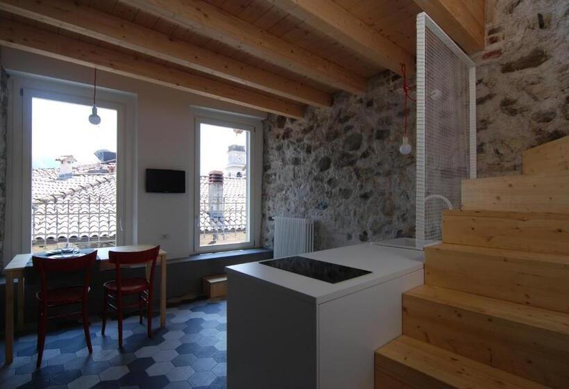 اتاق دوبلکس, La Casa Della Zia