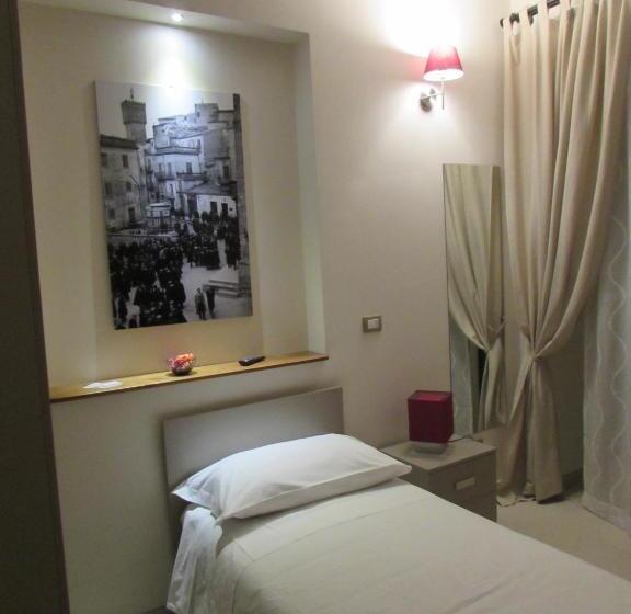 اتاق استاندارد یک نفره, Sorge Palace