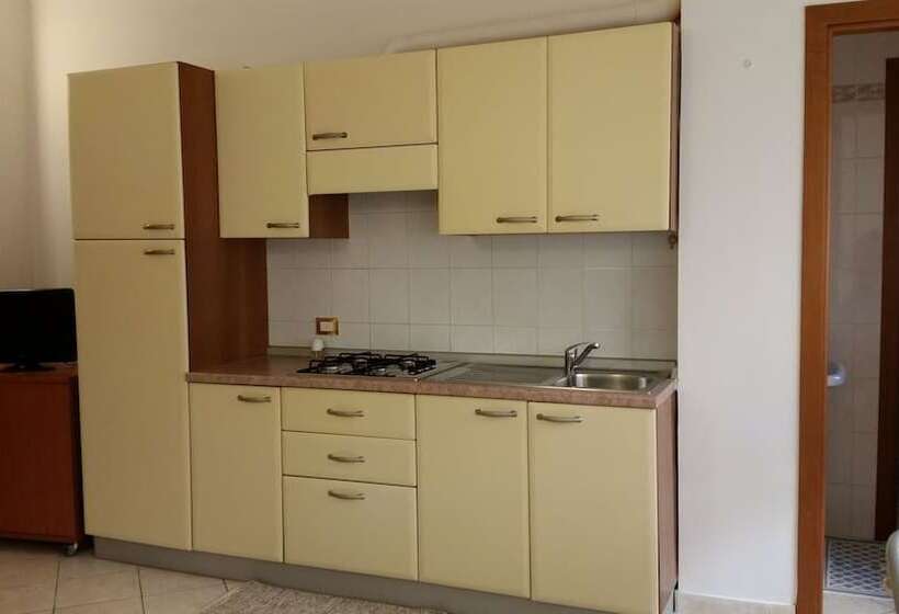 استودیوی سوپریور, Residence Special