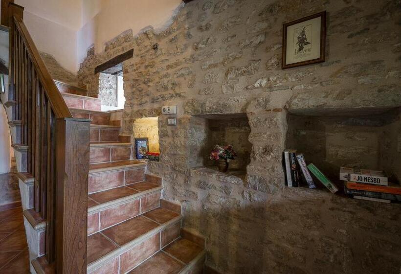 سوییت لوکس, Agriturismo Monte Acuto