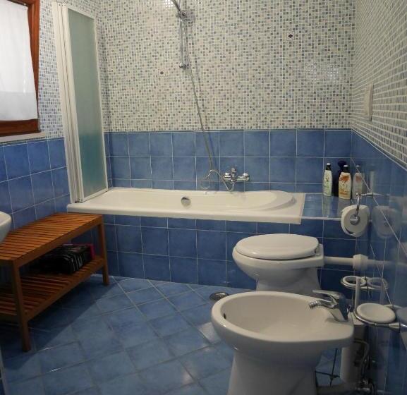 Quarto Quádruplo Estandar, 4 Camere A Trani
