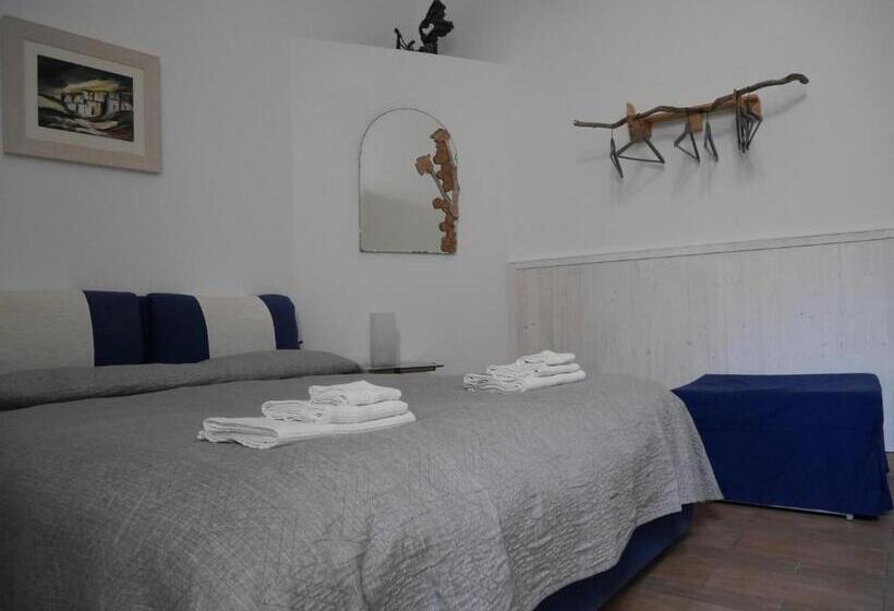 Quarto Quádruplo Estandar, 4 Camere A Trani