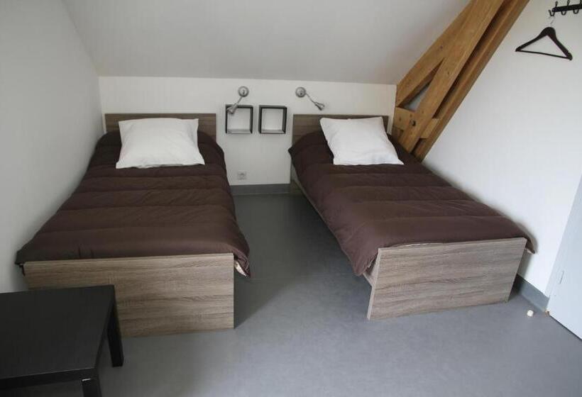 Четырехместный Номер Стандарт Вид на Сад, Auberge Saint Jacques