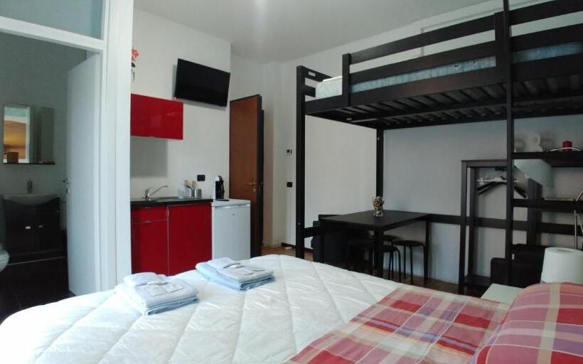 Студия Премиум, Affittacamere Valchiavenna Foresteria In Tranquilla Villa Signorile Con Comodo Parcheggio Privato