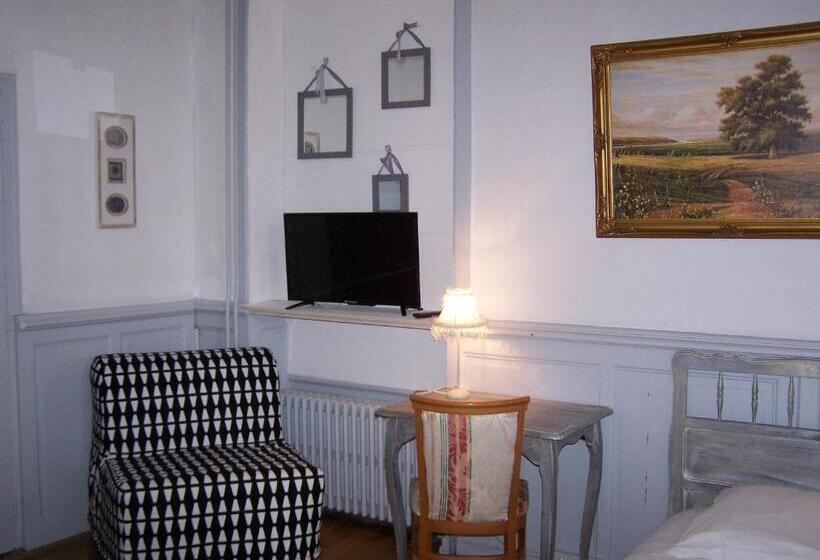 اتاق استاندارد سه نفره, Auberge De La Marquise