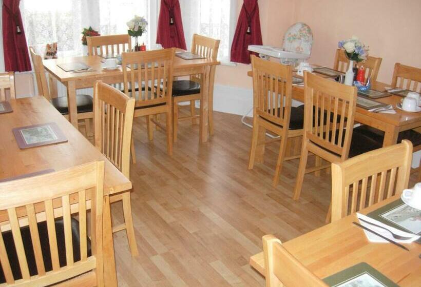 Номер Стандарт Трехместный, Longfield Guest House