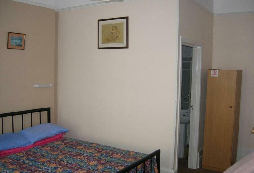 Номер Стандарт Трехместный, Longfield Guest House