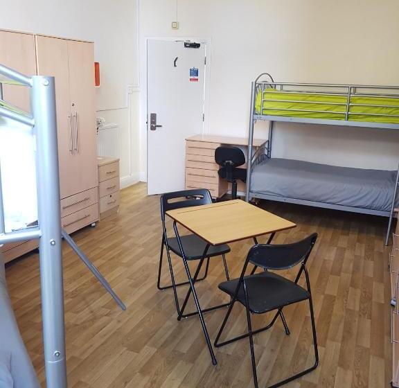 Кровать в Общей Комнате, Belsize House