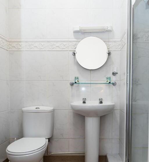اتاق خانوادگی, The Causeway Guest House