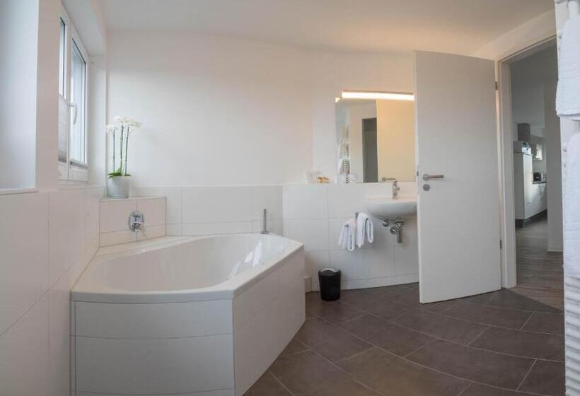 침실 2개 스위트, Boardinghouse N22 Oberboihingen