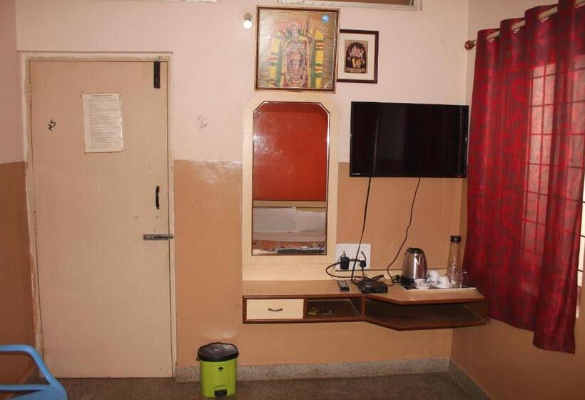 豪华房间, Santosh Lodge