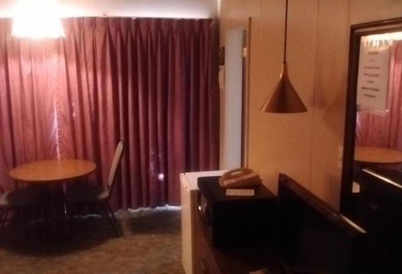 Номер Deluxe, Cedar Inn