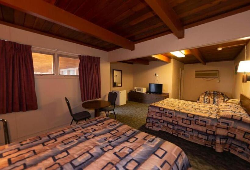 Семейный Номер, Cedar Inn