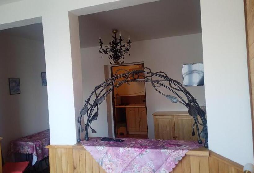 标准三人间, Hostinec Na Návsi
