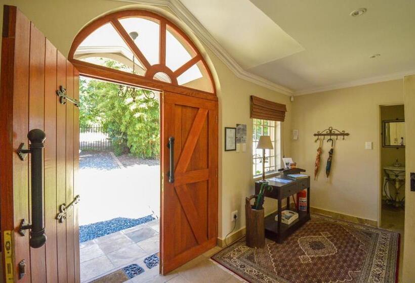 Дом 3 Спальни, San Rock Guest House